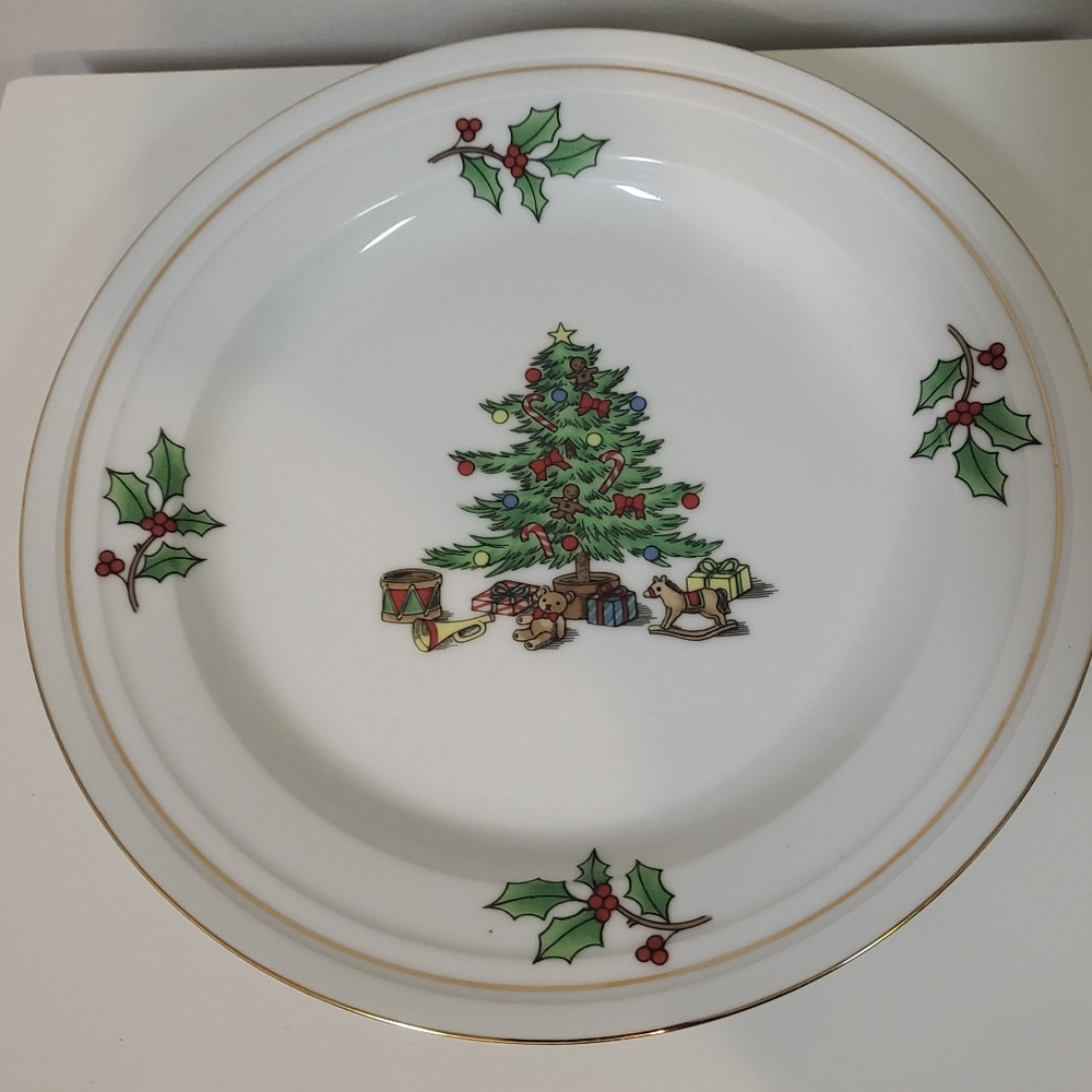 Vintage Tienshan Holiday Hostess China Christmas Plate Set Of 4
